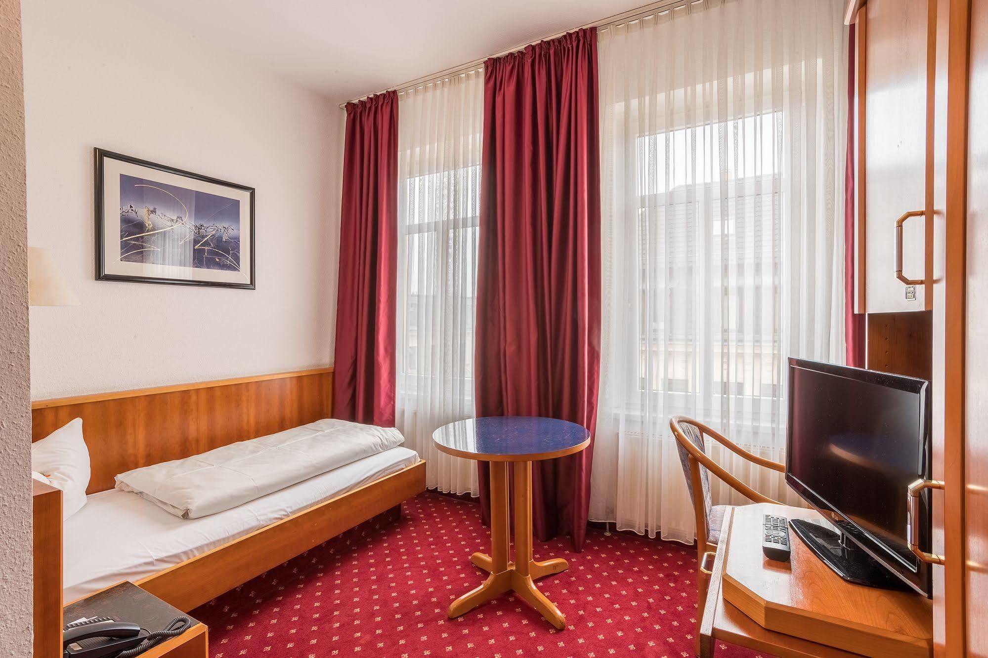 Hotel Astoria لبسيا المظهر الخارجي الصورة